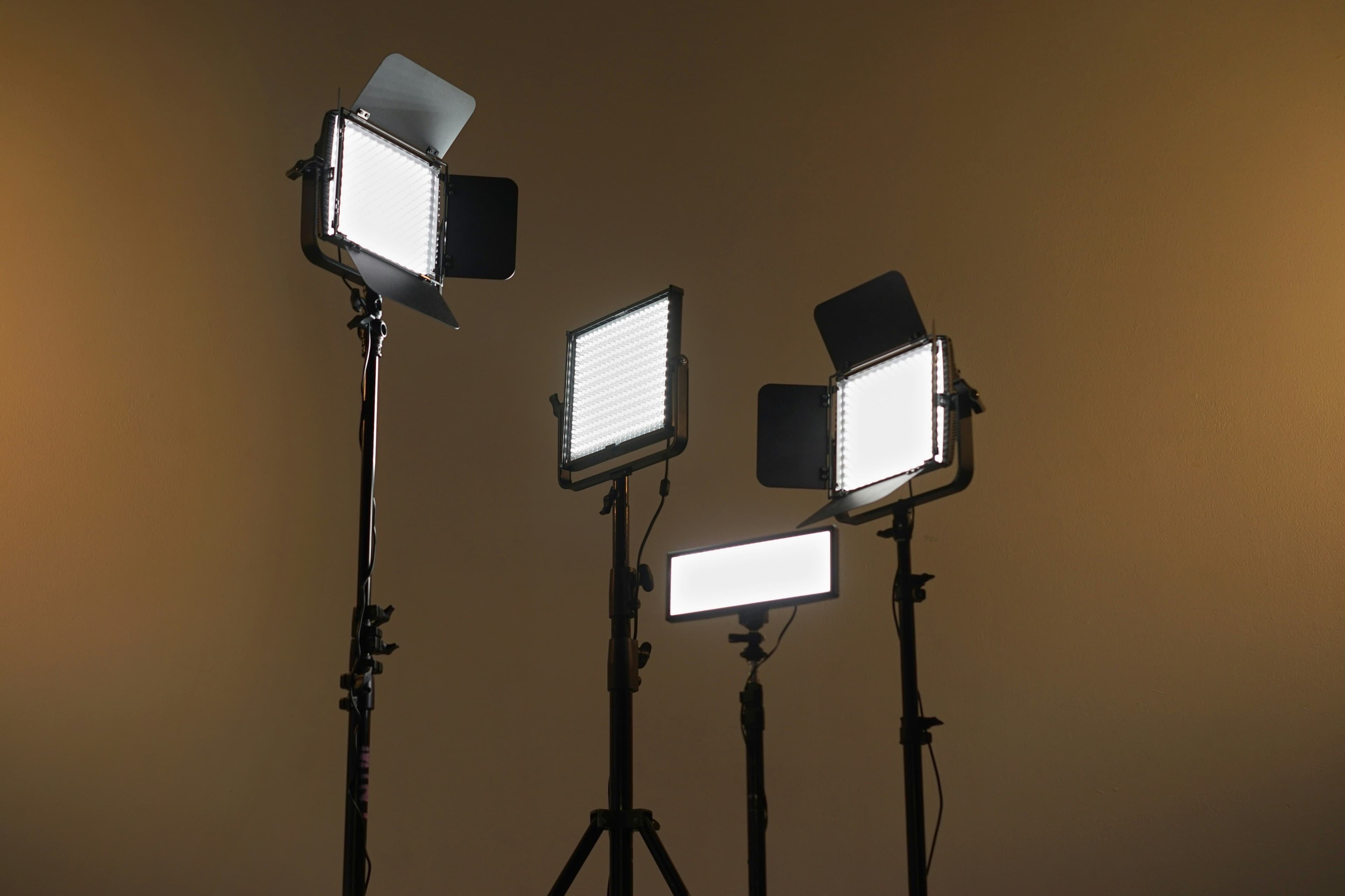 Soluciones de iluminación LED eficiente - bombillas, paneles y tiras LED de bajo consumo